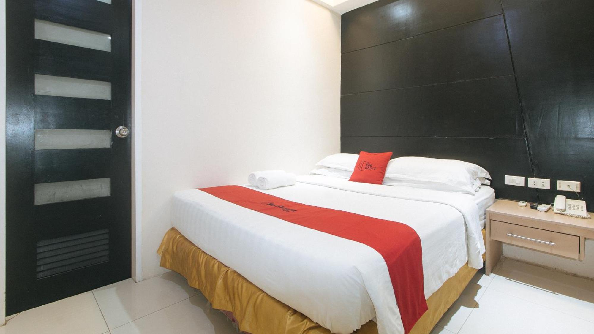 Reddoorz At Grand Apartelle Hernan Cortes Cebu Zewnętrze zdjęcie
